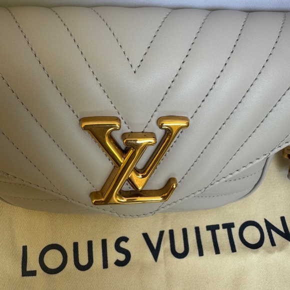 Louis Vuitton  New Wave Multi-Pochette - Picture 9 of 15
